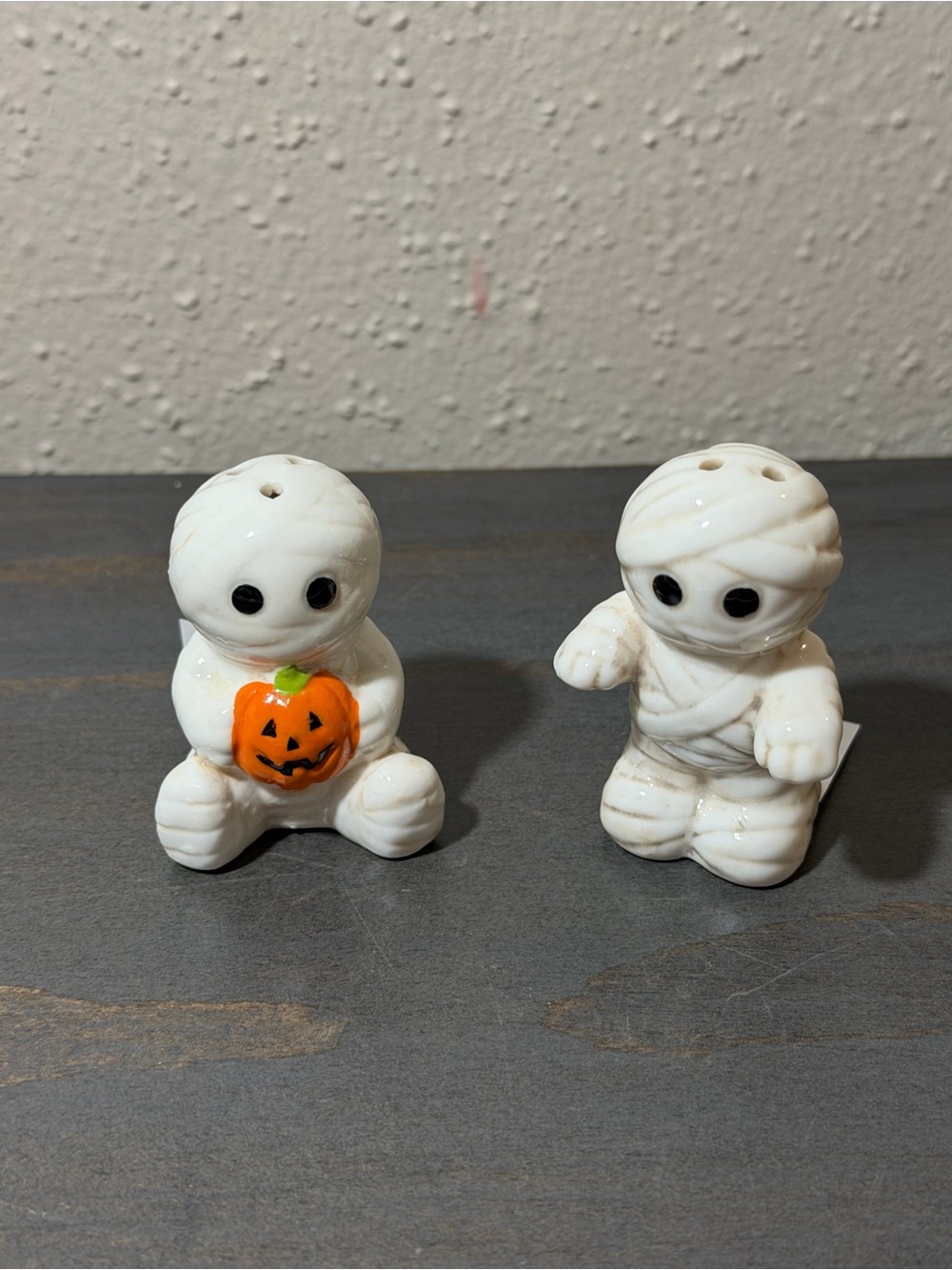 Cracker Barrel Mini Halloween Salt & Pepper shakers